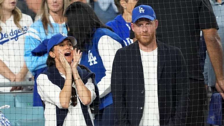 Harry e Meghan assistindo a um jogo de beisebol do Los Angeles Dodgers em outubro de 2025