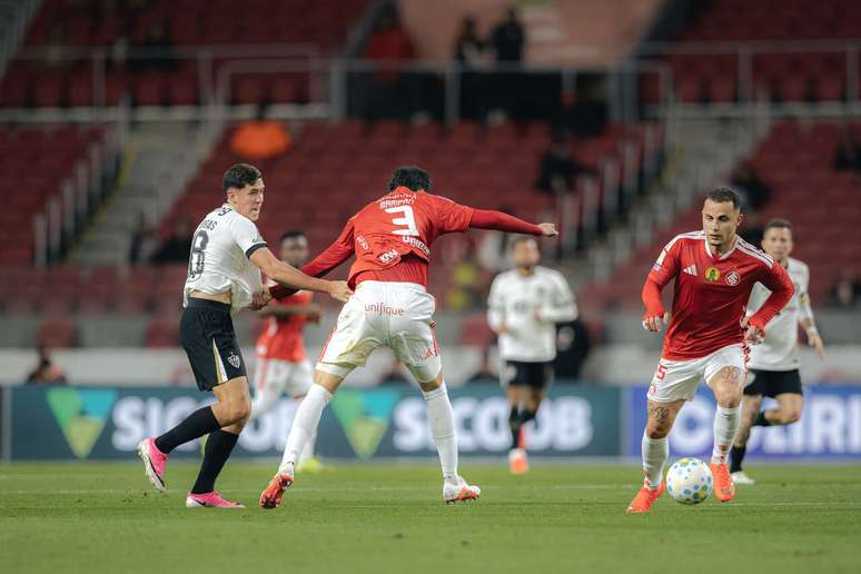 As duas equipes pressionaram, mas o gol n&atilde;o saiu no primeiro tempo &ndash;