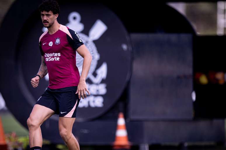 Gustavo Henrique em treino do Corinthians. zagueiro deve ser titular &ndash;