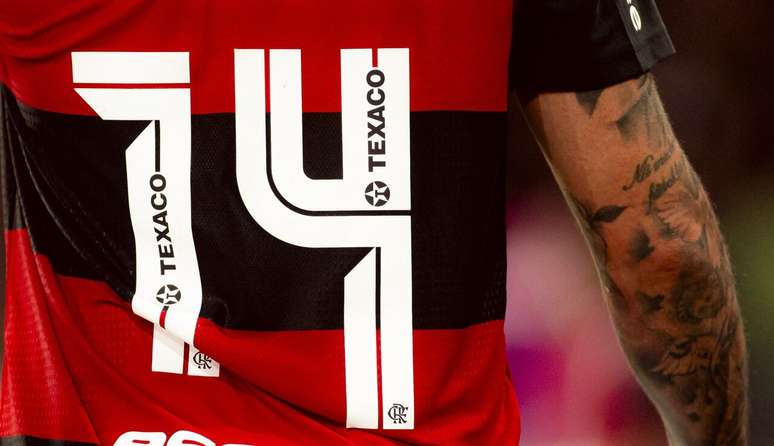 Texaco estampa a marca na parte de tr&aacute;s da camisa do Flamengo &ndash;&nbsp;