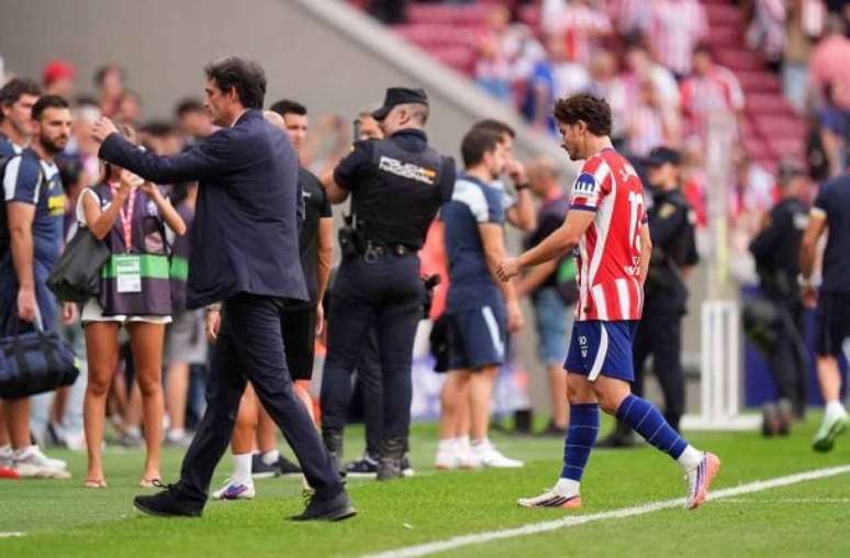 Julian Alvarez deixou o gramado do Estádio Metropolitano sob vaias da torcida do Atlético de Madrid –
