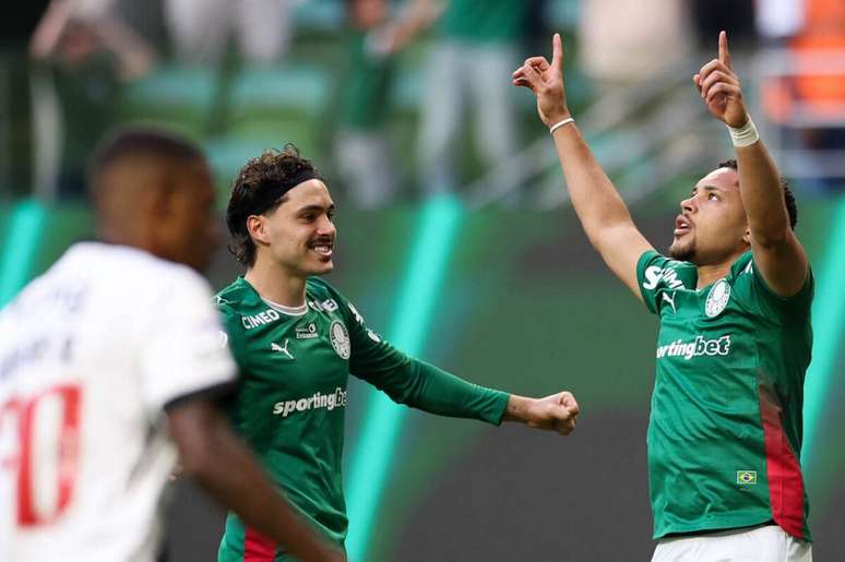 Em campo, o Palmeiras goleou o Vasco &ndash;