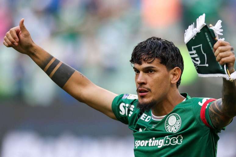 Gustavo G&oacute;mez em a&ccedil;&atilde;o com a camisa do Palmeiras diante do Vasco &ndash;