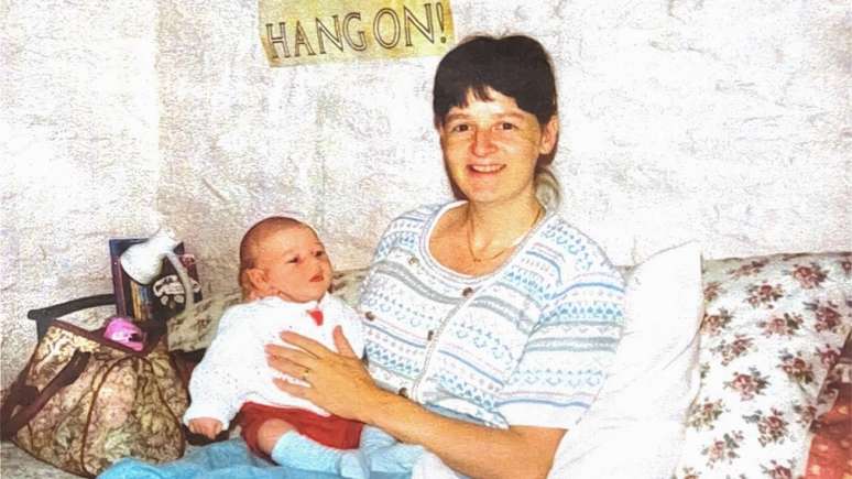 Cat, retratada aqui com Linda, descreveu sua m&atilde;e como "incrivelmente carinhosa"