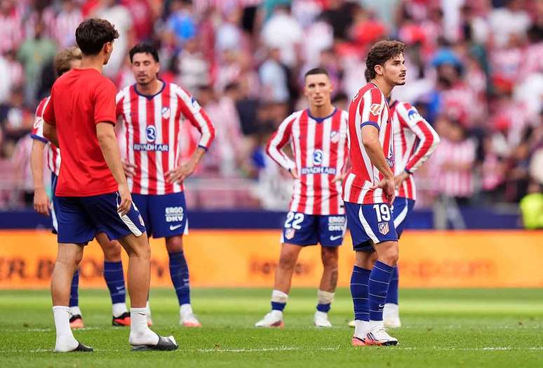 Julian Alvarez deixou o gramado do Estádio Metropolitano sob vaias da torcida do Atlético de Madrid –