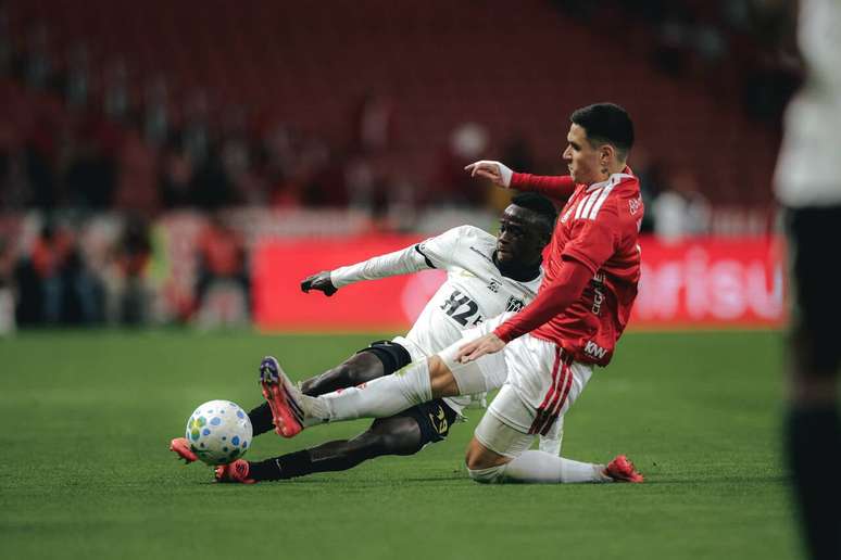 Num jogo onde as defesas protagonizaram mais, Inter e Atl&eacute;tico ficaram no zero a zero &ndash;