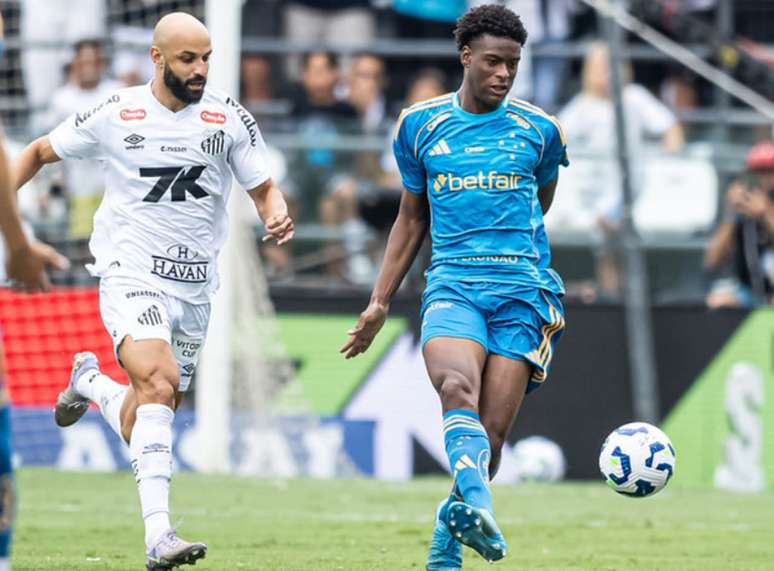 Jonathan Jesus durante duelo contra o Santos &ndash;