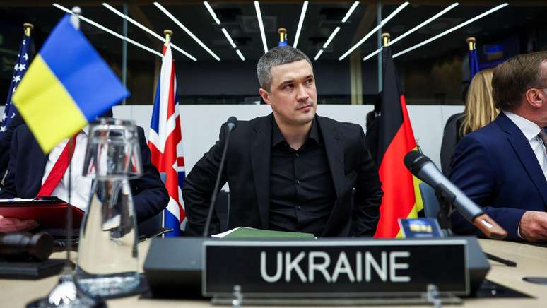 Mikhailo Fedorov em uma reuni&atilde;o do Grupo de Contato de Defesa da Ucr&acirc;nia na B&eacute;lgica, em fevereiro