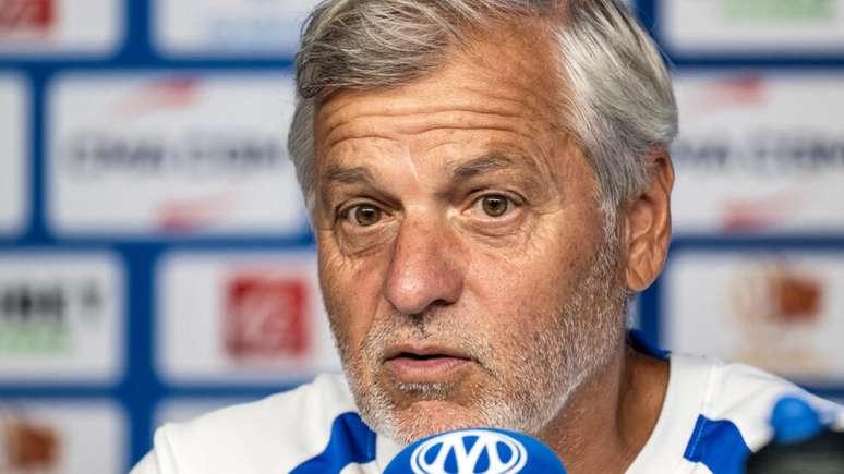 O t&eacute;cnico do Olympique de Marseille, Bruno G&eacute;n&eacute;sio, fala durante coletiva de imprensa na v&eacute;spera da primeira partida do Campeonato Franc&ecirc;s.