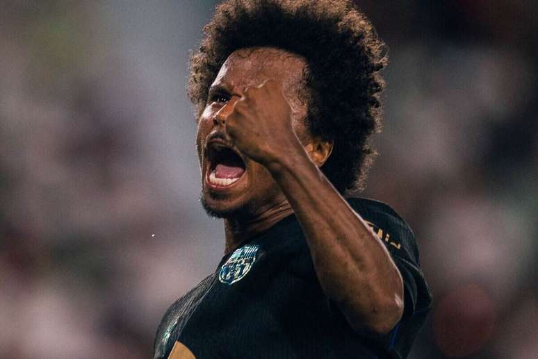 Adeyemi vibra logo ap&oacute;s fazer o segundo gol. Com passe de Raphinha.