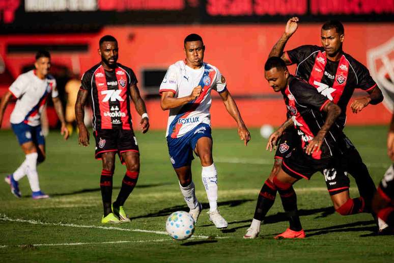 Vit&oacute;ria, em casa, leva a pior diante do arquirrival Bahia.