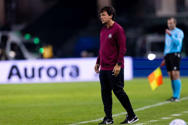 Fernando Diniz explicou o controle de carga do elenco do Corinthians &ndash;