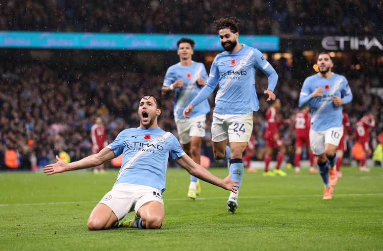 Nico Gonz&aacute;lez (de joelhos) comemora um de seus quatro gols pelo City &ndash;
