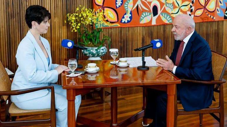 Entrevista dada por Lula &agrave; Rede Record no domingo foi transmitida no mesmo hor&aacute;rio do debate