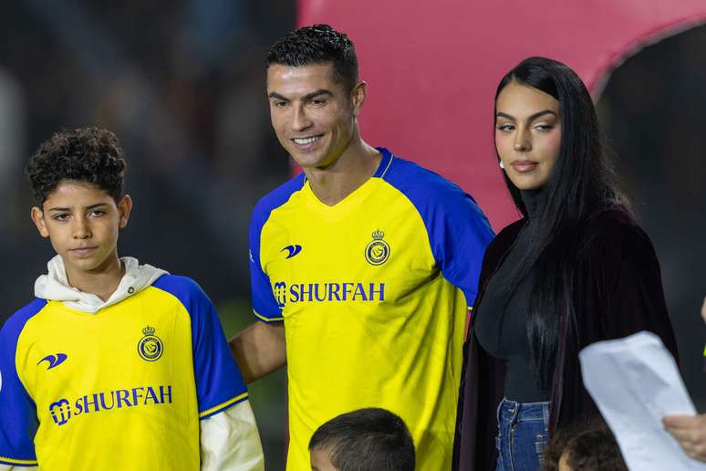 Georgina oficializa ado&ccedil;&atilde;o de Cristiano Ronaldo Jr., diz m&iacute;dia &ndash;