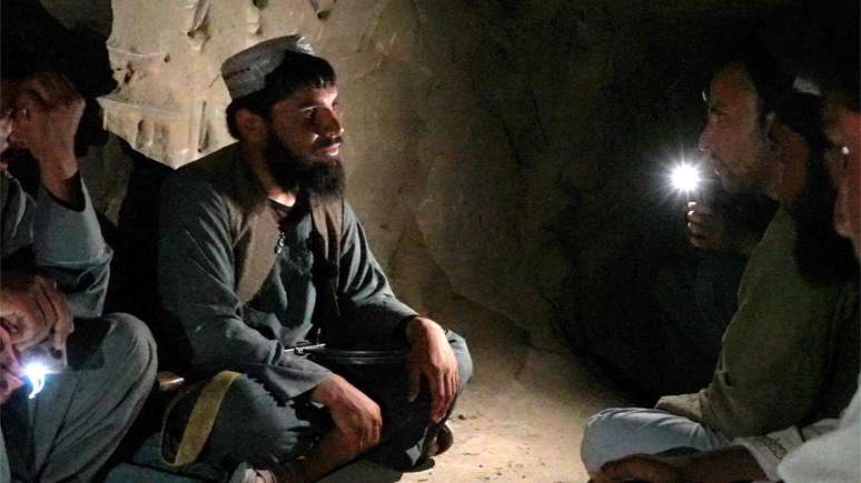 Abid Lalai &eacute; um dos muitos combatentes do Taleb&atilde; que se esconderam em cavernas para evitar serem capturados pelos governos anteriores