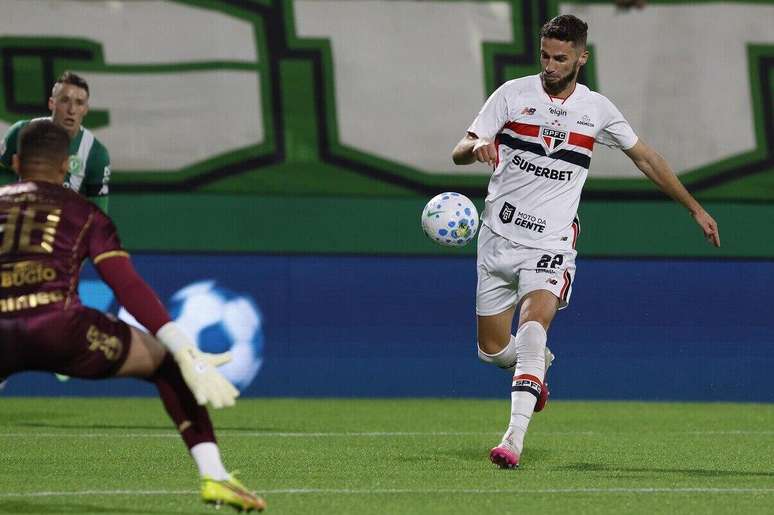 Domingos Duarte em campo pelo S&atilde;o Paulo contra a Chapecoense &ndash;