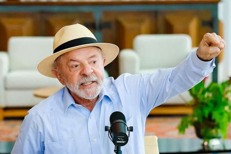 Lula afirma que Corinthians ter&aacute; que se explicar sobre a d&iacute;vida do clube &ndash;