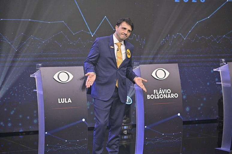Aus&ecirc;ncia de Lula e Fl&aacute;vio foi criticada pelos candidatos durante o debate