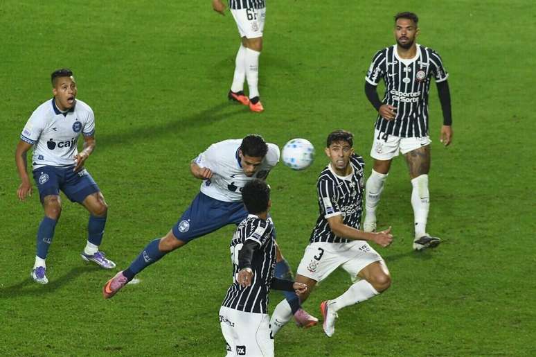 Corinthians n&atilde;o conseguiu superar o Coritiba no Couto Pereira &ndash;
