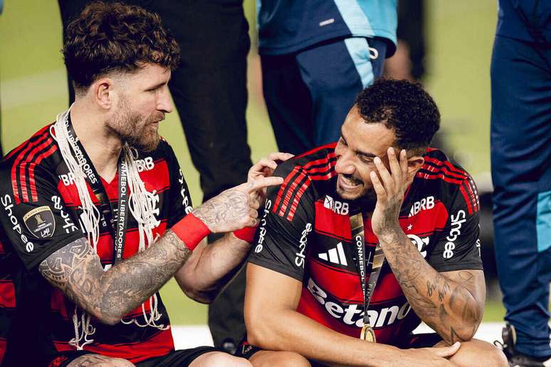 Danilo (dir.) fez o gol do tetracampeonato da Libertadores pelo Flamengo &ndash;