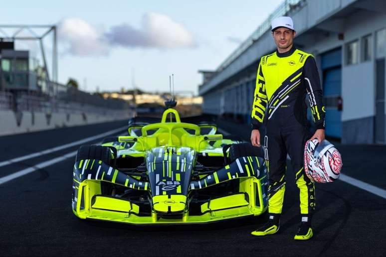 Mitch Evans em sua primeira aparição como piloto da Opel