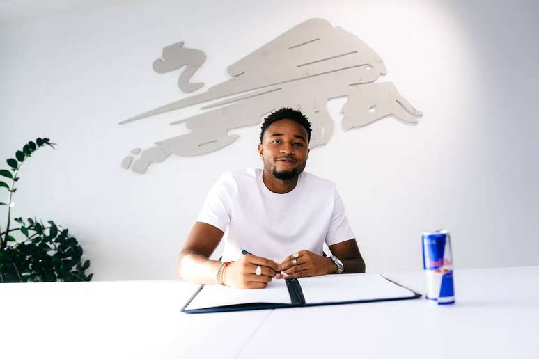 Nkunku est&aacute; de volta ao RB Leipzig &ndash;