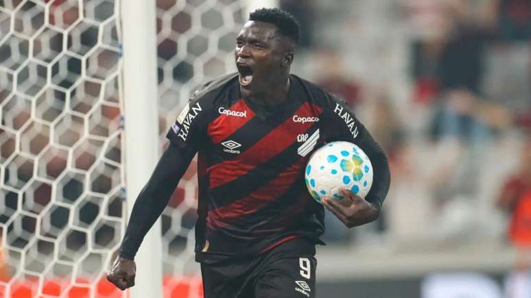 Viveros n&atilde;o cansa de marcar gols pelo Athletico &ndash;