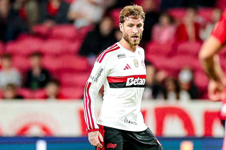 L&eacute;o Pereira deve voltar ao time do Flamengo contra o Botafogo &ndash;
