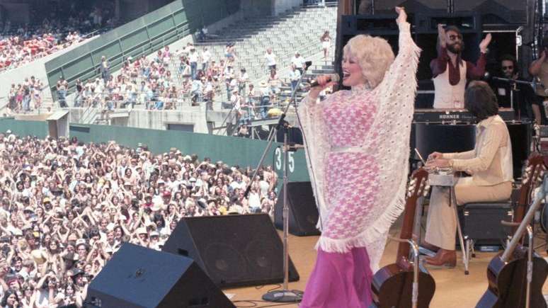 Parton se apresentando na Calif&oacute;rnia, em 1978.
