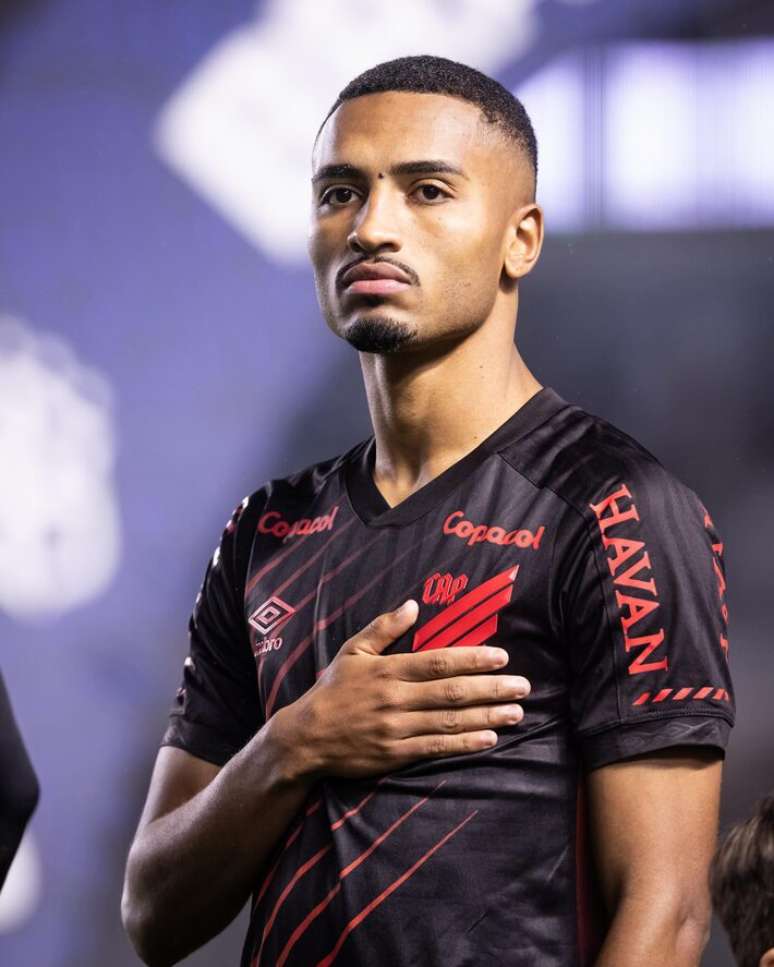 Leozinho, atacante do Athletico-PR