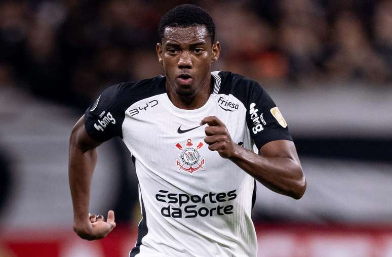 Corinthians encaminha venda de Andr&eacute; ao Nottingham Forest &ndash;
