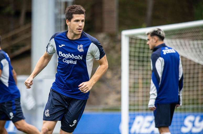 Atividade de prepara&ccedil;&atilde;o da Real Sociedad antes da partida no Bernab&eacute;u &ndash;