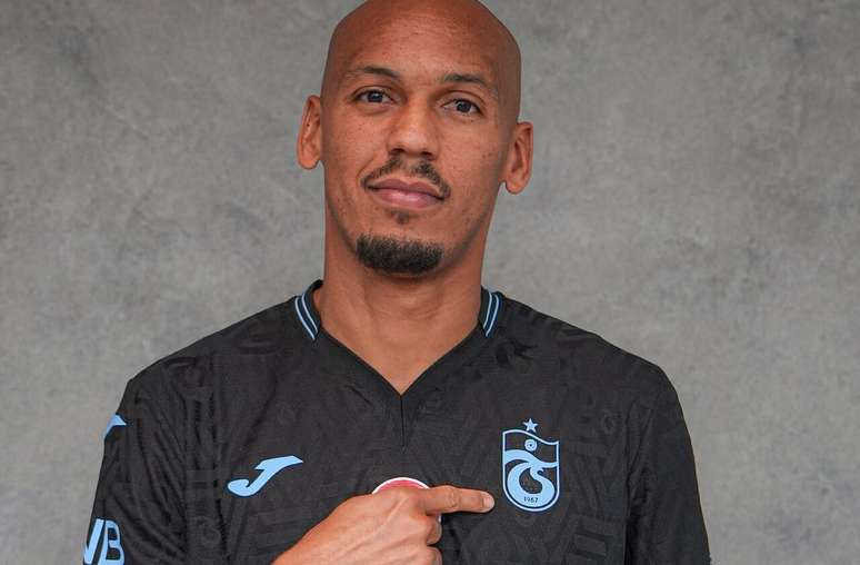 Fabinho, de 32 anos, deixou o Al-Itthad da Ar&aacute;bia Saudita para fechar com os turcos &ndash;
