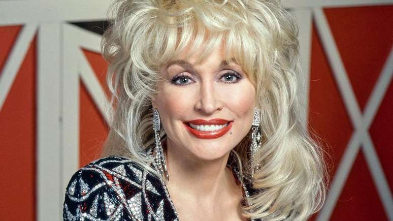 Parton dizia que se sentia melhor no palco usando cores vibrantes e roupas brilhantes