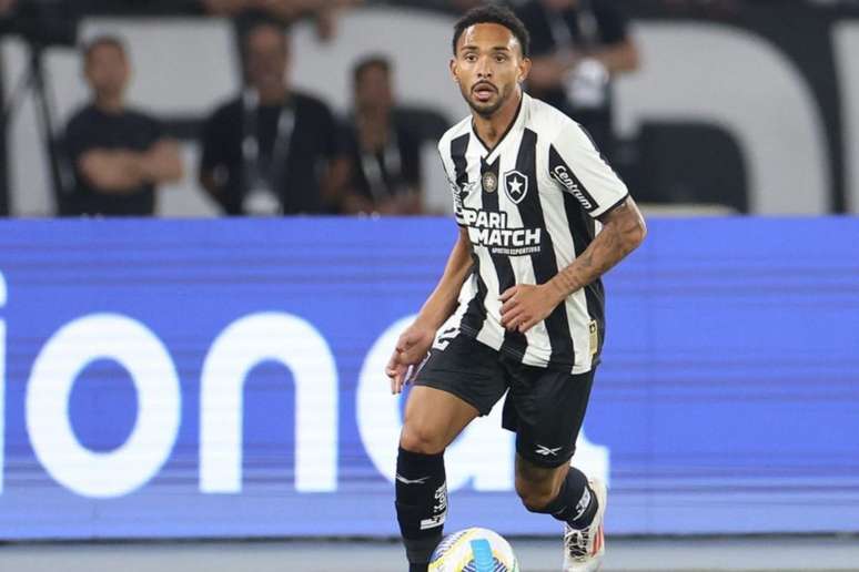 Vitinho em a&ccedil;&atilde;o pelo Botafogo