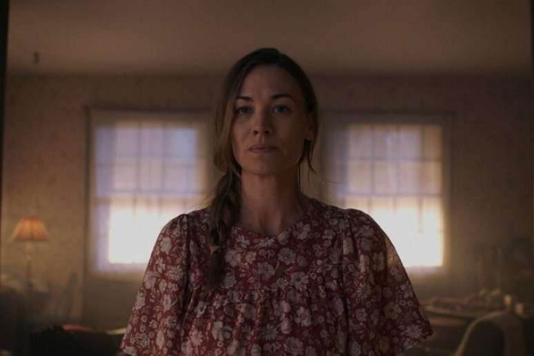 Yvonne Strahovski interpreta a bela, implac&aacute;vel e profundamente complicada Serena Joy na s&eacute;rie 'O Conto da Aia'