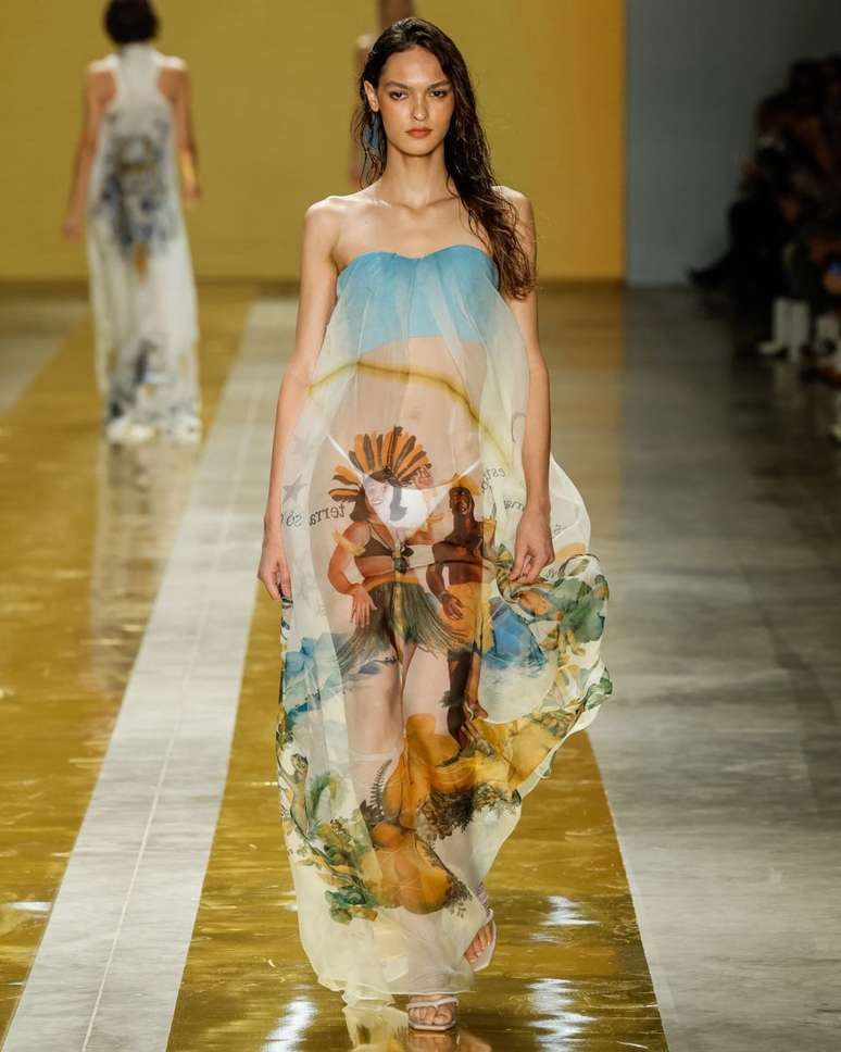 Liya Santos no desfile de Amir Slama 