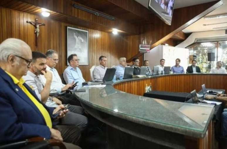 Reuni&atilde;o do Conselho do Santos &eacute; suspensa ap&oacute;s reclama&ccedil;&atilde;o de opositores &ndash;