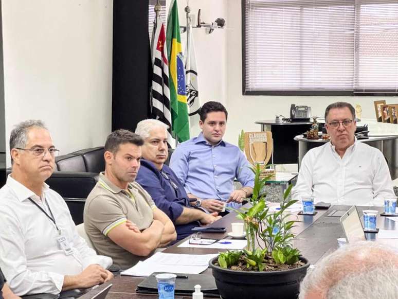 Reuni&atilde;o do Conselho do Santos &eacute; suspensa ap&oacute;s reclama&ccedil;&atilde;o de opositores &ndash;