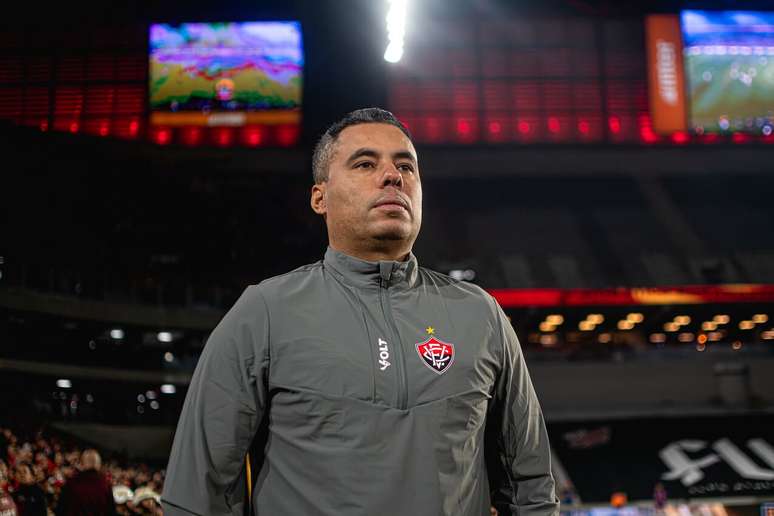 Jair Ventura vem fazendo boas temporadas comandando o Vit&oacute;ria &ndash;