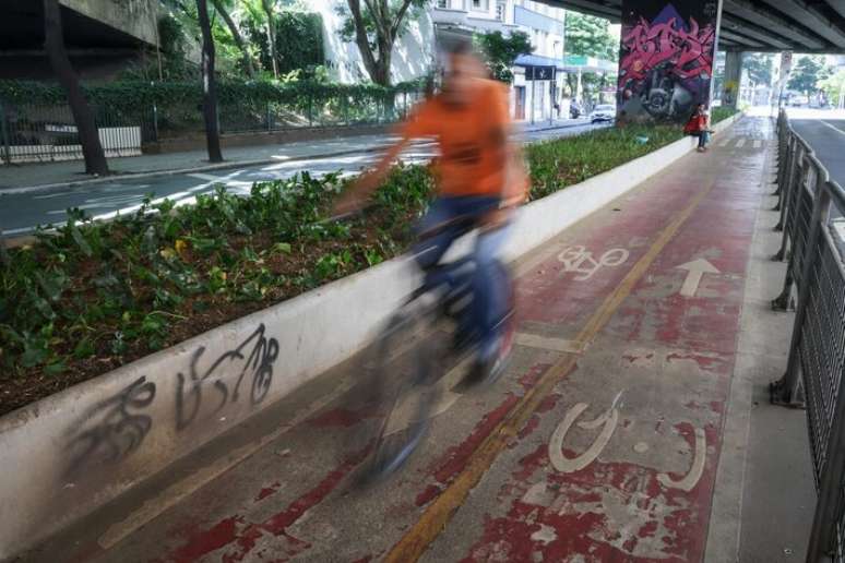 Prefeitura determina novas regras para o uso de bicicletas, patinetes e outros equipamentos na cidade de S&atilde;o Paulo.
