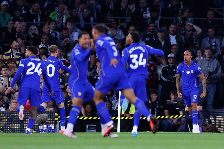 Jo&atilde;o Pedro marcou o primeiro gol do Chelsea na Premier League 26/27 &ndash;