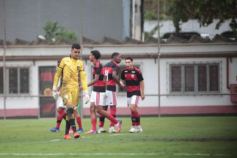 Chuva de gols na G&aacute;vea! Flamengo massacra o Atl&eacute;tico-GO por 7 a 0 &ndash;