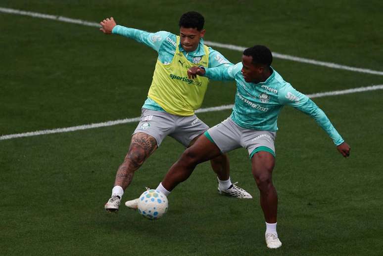 Jhon Arias durante treinamento do Palmeiras &ndash;