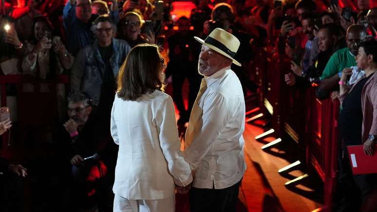 Em conven&ccedil;&atilde;o do PT sem previs&atilde;o de oradoras, Lula recorreu &agrave; Janja de improviso
