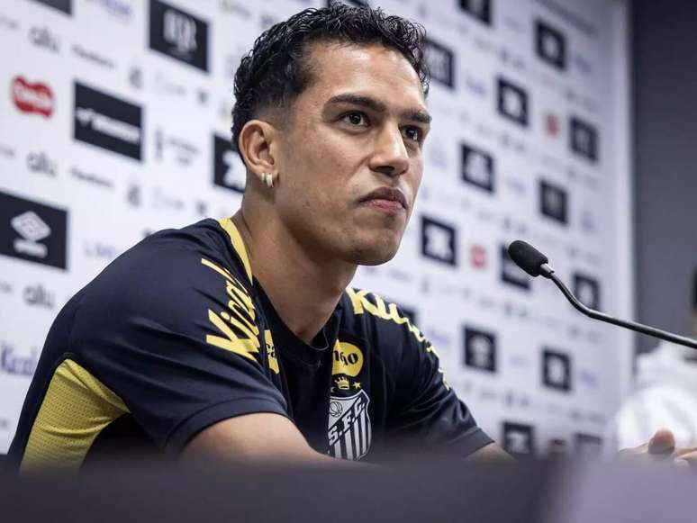 Igor Vin&iacute;cius pelo Santos
