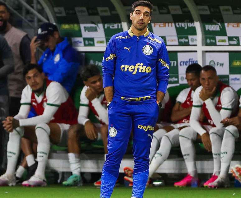 Abel Ferreira j&aacute; conquistou dois t&iacute;tulos contra o Santos e jamais perdeu no est&aacute;dio palmeirense para o rival-