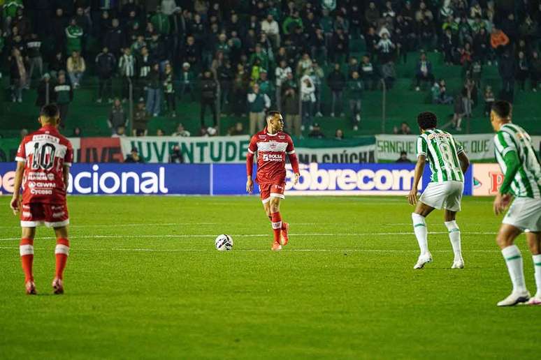 Juventude vence CRB e assume lideran&ccedil;a &ndash;