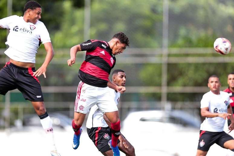 Artilheiro nato, Josmar tem 14 gols em 28 partidas pela base do Fla &ndash;
